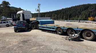 Kastamonu'da otomobil-tır çarpıştı: 4 yaralı
