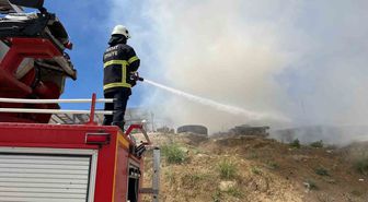 Hatay'da Şantiye Deposu Alevlere Teslim Oldu