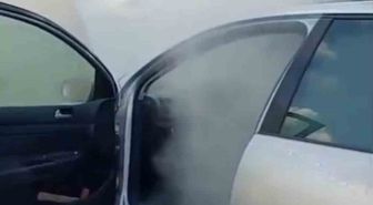 Bartın'da park halindeki otomobil alev alev yandı