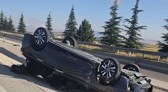 Afyonkarahisar'da otomobil devrildi: 5'i çocuk 8 yaralı