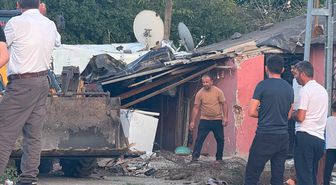 Arnavutköy'de Otomobil Eve Çarptı: 5 Yaralı