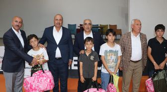 Hakkari'de gençlere spor malzemesi desteği