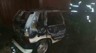 Sandıklı'da Park Halindeki Otomobil Alev Aldı