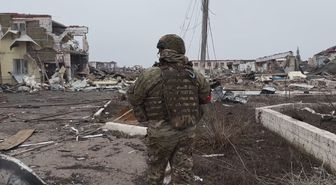 Putin, Rus ordusundaki asker sayısını 25 bin kişi artıran kararnameyi imzaladı
