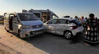 Sinop'ta minibüs-otomobil çarpıştı: 4 yaralı