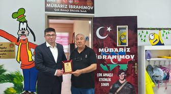 TADDEF Başkan Yardımcısı Serdar Ünsal'dan Başkonsolos Zamin Aliyev'e Veda Plaketi