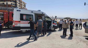 Van'da kamyonet ve otomobil çarpıştı: 6 yaralı