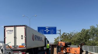 Afyonkarahisar'da otomobil ile çarpışan traktörün sürücüsü öldü