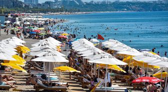 Antalya'da sıcak hava bunalttı