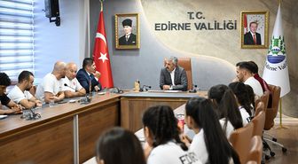 Başarılı güreşçilerden Vali Sezer'e ziyaret