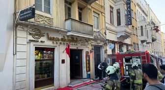 Beyoğlu'nda restoranda çıkan yangın hasara yol açtı