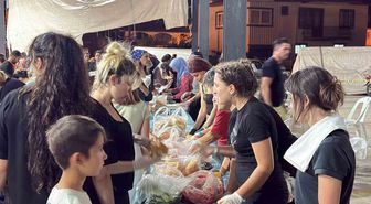 Bir yanda alevlerle mücadele, bir yanda yürek ısıtan dayanışma