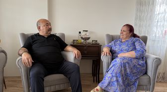 Böbreğiyle hayata tutunduğu eşine minnettar
