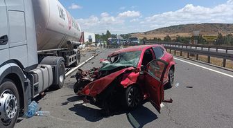 Bolu'da tankere çarpan otomobilin sürücüsü yaralandı