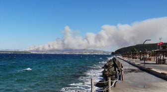 Çanakkale'de ormanlık alanda çıkan yangına müdahale ediliyor