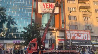 Denizli’ye Yeni Parti tabelası asıldı