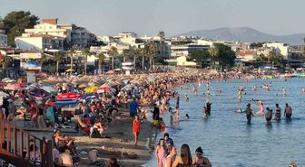 Didim sahillerini tatilciler doldurdu