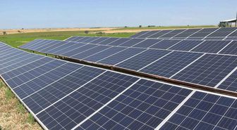 Edirne’de üreticiler tarlasını dronla ilaçlıyor, güneş enerjisiyle suluyor