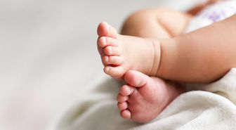 Eşiyle tartışırken açtığı kutulardan 5 bebek cesedi çıktı