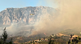 GÜNCELLEME - Antalya'da ormanlık alanda çıkan yangına müdahale ediliyor