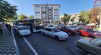 Her 3 kişiye 1 araç düşüyor: Mesai bitince Hükümet Caddesi kilitleniyor