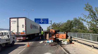 Kazada devrilen traktör sürücüsü hayatını kaybetti