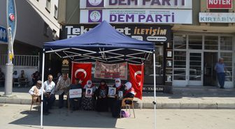 Muşlu aileler DEM Parti binası önündeki eylemlerine devam etti