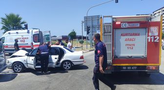 Osmaniye'de otomobille hafif ticari aracın çarpıştığı kazada 3 kişi yaralandı