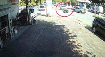 Otomobille çarpıştı, motosikletiyle birlikte metrelerce sürüklendi