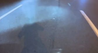 Sultangazi’de 2 motosikletin kafa kafaya çarpıştığı kaza kamerada