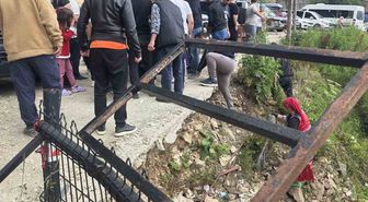 Trabzon Çal Mağarası önündeki korkuluklar kırıldı, 2 turist yamaçtan düşerek yaralandı