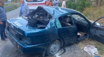 Tunceli'de kayalık alana çarpıp takla atan otomobildeki 4 kişi yaralandı