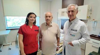 Uyanık halde ameliyata alınan hasta şah damarındaki yüzde 90’lık darlıktan kurtuldu