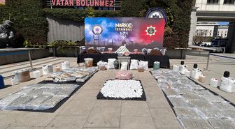 Suç örgütlerine yönelik operasyonlarda ele geçirildiler: Emniyette böyle sergilendiler