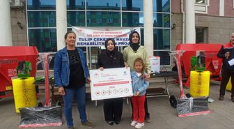 Yeşilyurt'ta çiftçilere ahır ekipmanı dağıtıldı