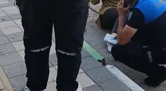 2'nci kat balkonundan kopan beton parçası, yoldan geçen kadının ayağına düştü