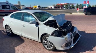 Aksaray'da otomobilin çimento tankerine çarpması sonucu 5 kişi yaralandı