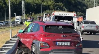 Bolu Dağı Tüneli girişinde otomobil bariyerlere çarptı: 2 yaralı