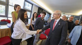 CHP Genel Başkanı Kılıçdaroğlu, partisindeki Üniversite Tercih Merkezi'ni ziyaret etti