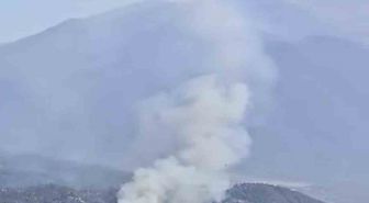 Denizli’de ormanlık alana yakın bölgede arazi yangını çıktı