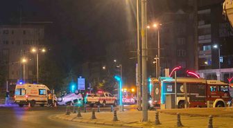 Dönel kavşakta araç takla attı, sürücü firar etti
