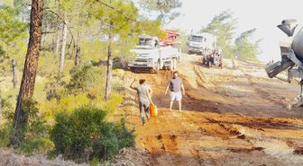 Fethiye Üzümlü’deki orman yangınında havadan ve karadan yoğun mücadele