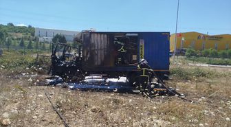 Kocaeli'de sondaj kamyonu çıkan yangında kullanılamaz hale geldi
