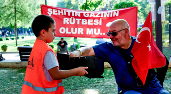 LÖSEV Gençliği'nden Güvenpark'ta eylem yapan gazi ve şehit yakınlarına destek ziyareti