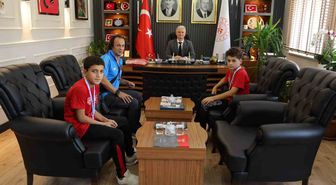Muş’ta başarılı güreşçiler ödüllendirildi