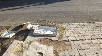 Pide fırınının önündeki elektrik kabloları tehlike saçıyor