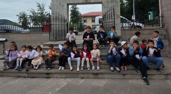 Posof’ta yaz Kur’an Kursu öğrencilerine serinleten ikram