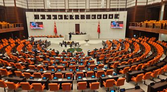 TBMM Genel Kurulu'nda öğretim elemanlarına güvenlik soruşturmasını öngören madde tekliften çıkarıldı