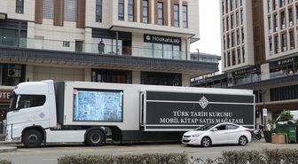 Türk Tarih Kurumunun 'mobil kitap satış mağazası' Rize'ye geldi