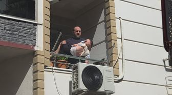 Yangında mahsur kalan bedensel engelliyi itfaiye ekipleri kurtardı